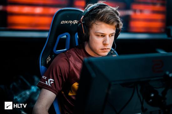 牌叙事的画 牌叙事的画